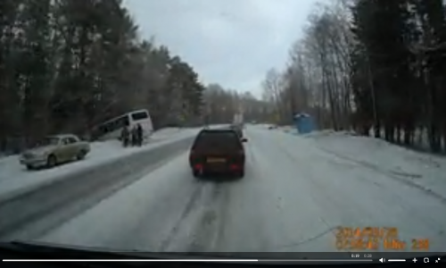 Появилось видео аварии с автобусом №103