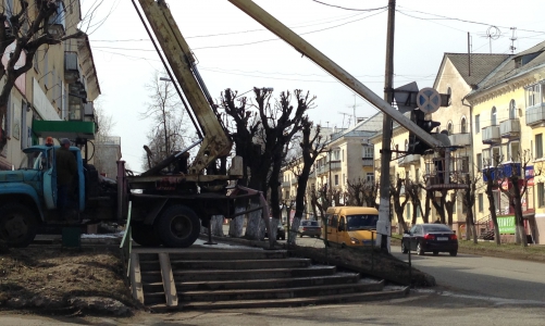 На Ленина и Мира устанавливают светофор (фото)