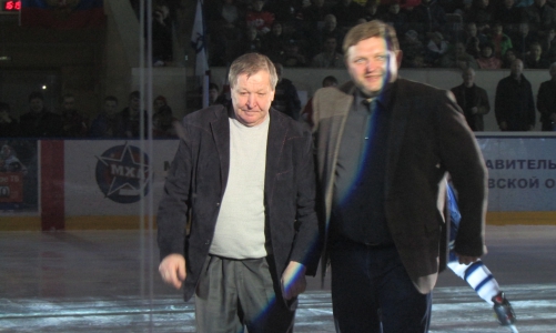 ВИДЕО: как поздравил и что подарил Мальцеву Никита Белых