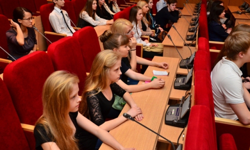 Чепецкие школьники сели в депутатские кресла