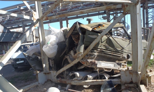 КАМАЗ в Чепецке разнес опору трубопровода (ФОТО)