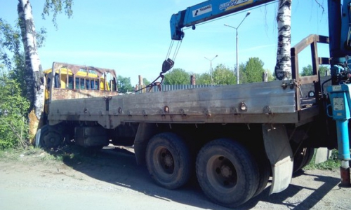 В Чепецке водитель "КАМАЗ" врезался в дерево