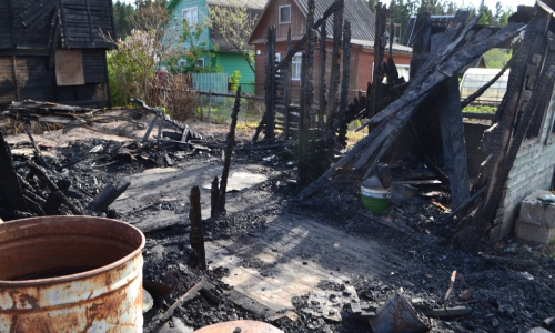 Муж запер в доме жену и она сгорела в нем заживо: подробности трагедии в Кирово-Чепецке