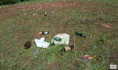 После вечеринки на Карпатах осталась свалка мусора