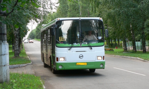 В Чепецке женщина на ходу выпала из автобуса и ударилась об асфальт