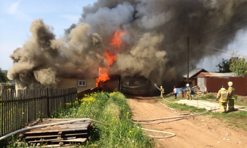 ФОТО: подробности пожара в Ореховцах: люди стояли и смотрели, а спасателей не вызывали