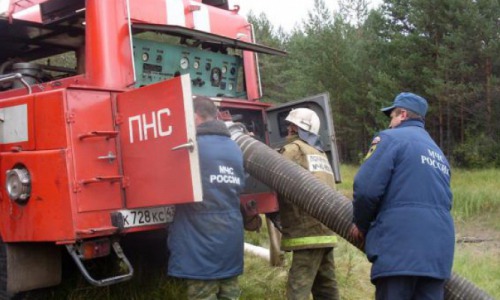 В Кирово-Чепецке пожар в гараже тушили десять человек