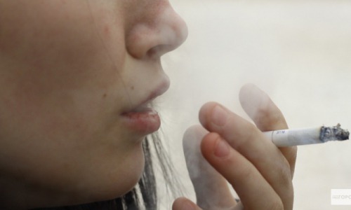 Женщинам из  Чепецка моложе сорока лет перестанут продавать сигареты