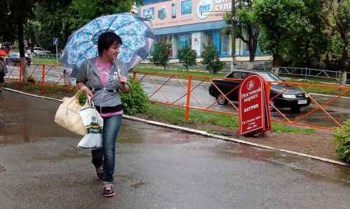 Фоторепортаж: как чепчане укрываются от дождя? 