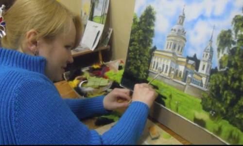 Кировчанка делает картины из меха