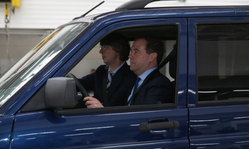 Чепецких водителей могут лишить прав, если они не пропустят кортеж Медведева