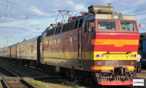 На железнодорожном вокзале в Кирове мужчина погиб под колесами поезда