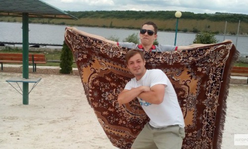 Топ-5 странных законов России: нельзя фотографироваться на фоне ковра и покупать кружевное белье