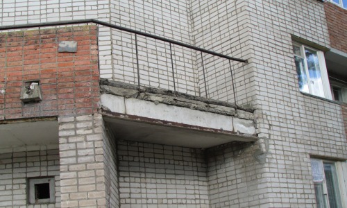 ФОТО: В Чепецке обрушилась стена жилого дома