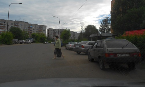 ФОТОРЕПОРТАЖ: В Чепецке горожане перебегают дорогу где захотят