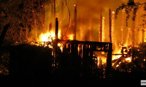 В Кирово-Чепецком районе сгорел садовый домик: тушили 20  человек