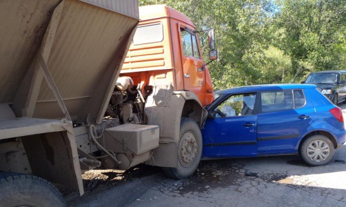 ДТП в Кирово-Чепецком районе: КамАЗ столкнулся с «легковушкой»