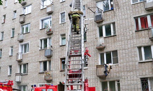 В Чепецке загорелась многоэтажка