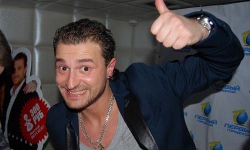 Кружка, кроссовки и сладости. Что еще привезли известные люди Кирова из отпуска?