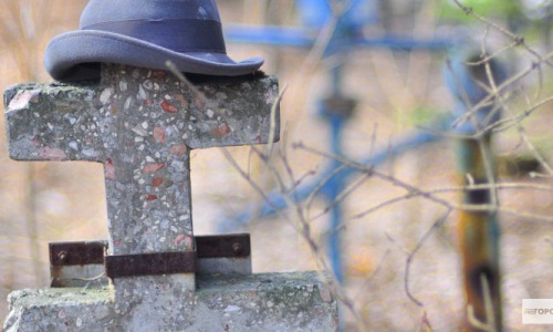 В Кировской области мужчина покончил с собой на могиле отца