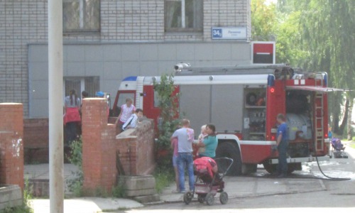 В Кирово-Чепецке загорелись мусорные баки, которые стоят прямо под окнами квартир