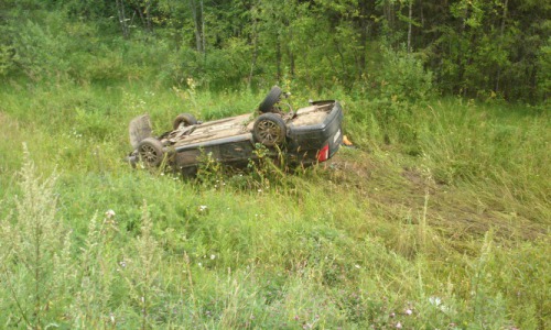 В Кировской области иномарка опрокинулась в кювет