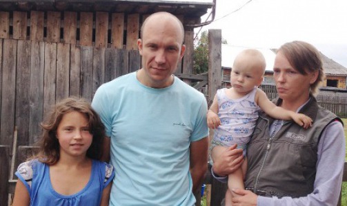 В Кировской области пожарный героически спас детей из горящего дома