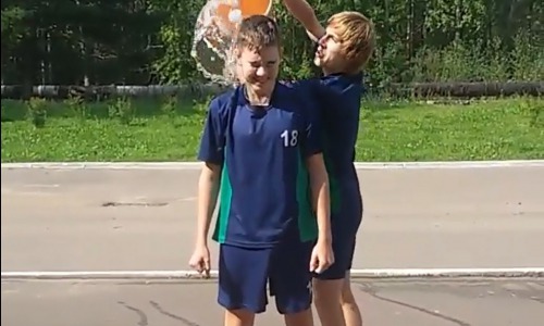 Видео: хоккеисты чепецкой "Олимпии" приняли участие во всемирном флешмобе и облились ледяной водой