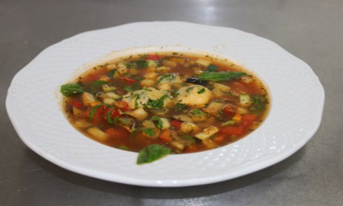 Рецепт дня: овощной суп с сырными шариками от шеф-повара