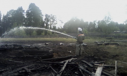 В Кирово-Чепецком районе дотла сгорел садовый дом