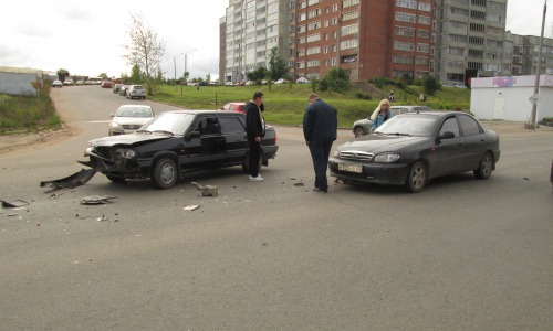 В Кирово-Чепецке на улице Победы столкнулись «пятнашка» и "ЗАЗ"