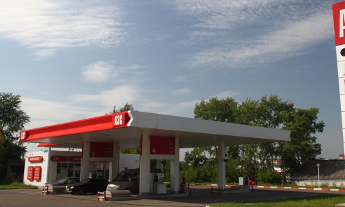 ДТП в Кирово-Чепецке: на заправке столкнулись "Лада" и иномарка