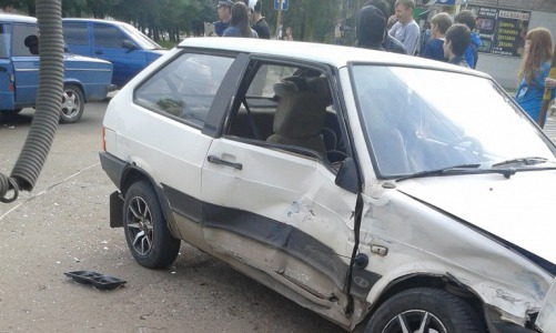 В Кирово-Чепецке столкнулись две «легковушки»: от удара водитель «шестерки» повредил ухо