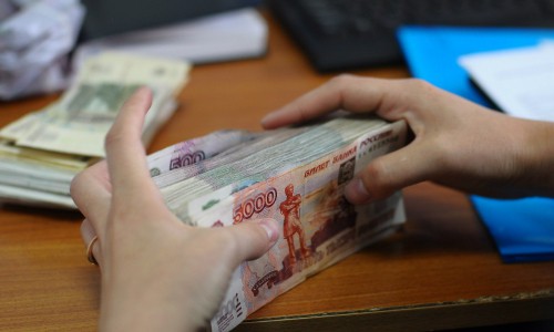 В Кировской области больше 2500 человек не получали зарплату