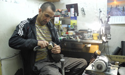 Евгений Кузьмин, обувщик: "Как-то раз мне принесли ботинки из крокодиловой кожи"