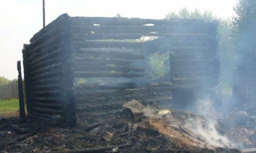Пожар в Кирово-Чепецком районе: садовый домик тушили 20 человек