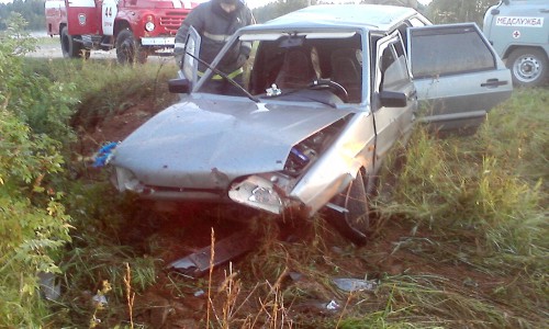 В Кирово-Чепецком районе «восьмерка» улетела в кювет: есть пострадавшие