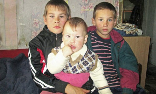 В Кировской области 11-летний мальчик спас из огня двух маленьких братьев