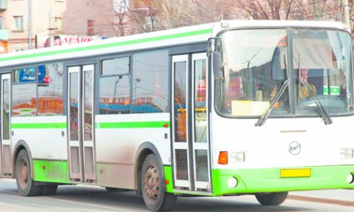 ЧП в 103 автобусе: пассажир предотвратил ДТП, когда водителю стало плохо