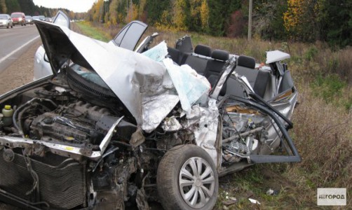 На Победиловском тракте снова страшная авария: автобус столкнулся с "Маздой"