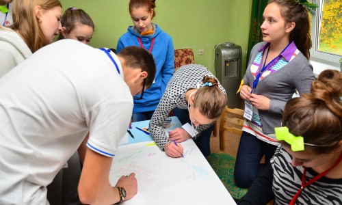 «УРАЛХИМ» поддерживает активных школьников