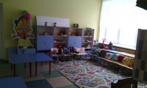 Родительский комитет защищает воспитателя, которого обвиняют в жестком обращении с ребенком