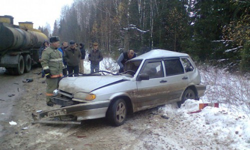 На трассе "Вятка" столкнулись бензовоз и легковушка: есть погибшие