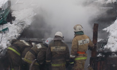 В Кирово-Чепецком районе ночью загорелись хозяйственные постройки: пожар потушили только под утро