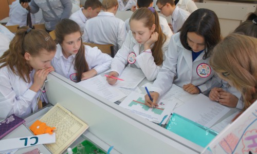 «УРАЛХИМ» посвятил в химики учеников школы №8