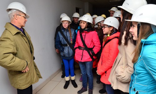 Школьники побывали на «Пром-турах с «УРАЛХИМом»