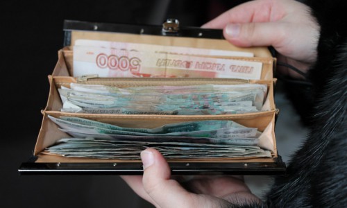 В Кировской области средний доход чиновников превысил 34 тысячи рублей