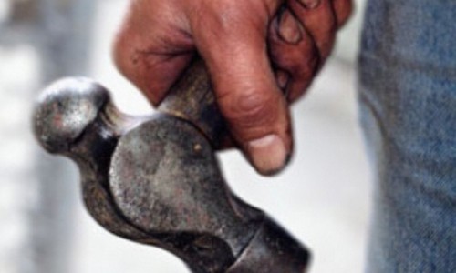 В Кировской области неизвестный забил молотком семейную пару