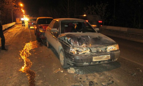 В Кирово-Чепецке на большой скорости столкнулись две иномарки
