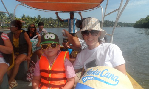 Семья из Слободского чудом спаслась при крушении судна в Индии